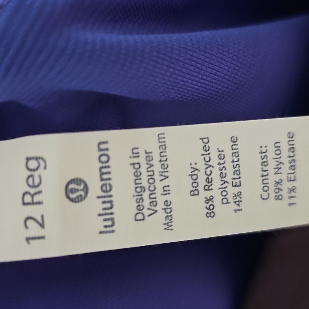 210. Lululemon Hotty Hot Shorts - Picture 5 of 5